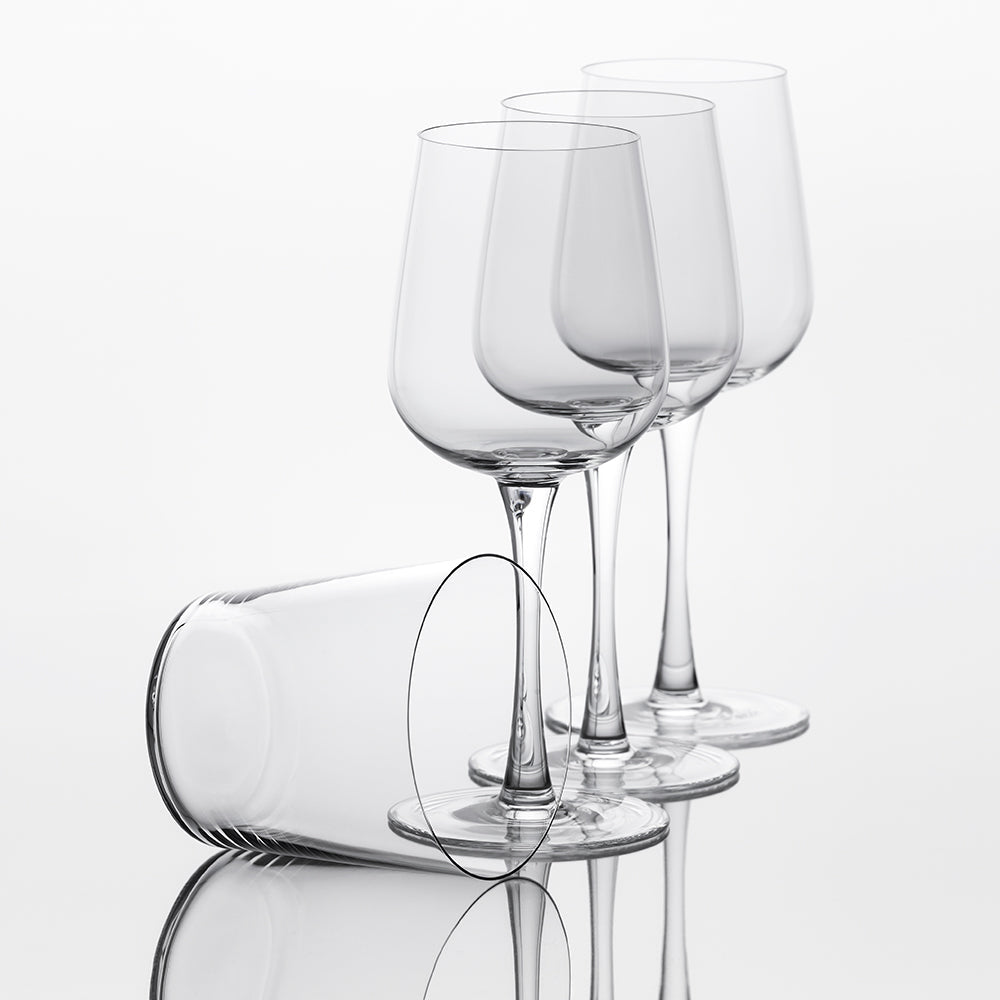 WINE AND WATERGLASS WINE